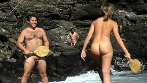 Carol Goldnerova sexy beach striptease