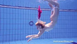 Proklova takes off bikini and swims under water