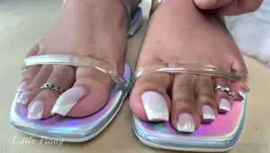 Amateur Foot Fetish Girlfriend Sucks and gives a Footjob