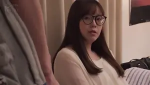 My Older Sister Who Can't See Anything When She Takes Off Her Bottle bottomed Glasses. Iori Tsukimi