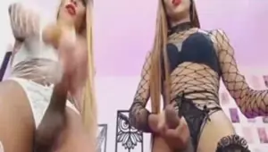 Shemale Let her Friend Suck her Dick
