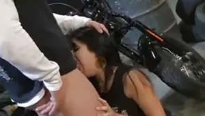 Mexican slut fucks for a repair job
