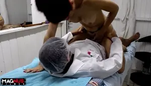 Peituda chupou e sentiu o pau duro