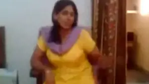 Indian sex video of an Indian aunty showing her big boobs live cam boobs we