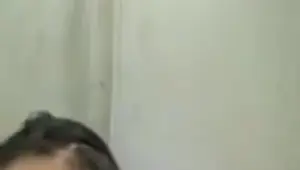 Ngintip Mandi Tante Cantik Istri Pak Kades