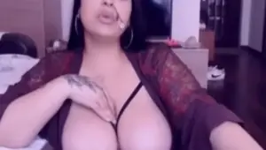 Sexy Indian BBW Masturbates