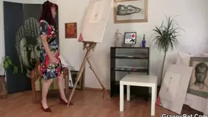 GRANNYBET Cock hungry mature paintress takes it from behind