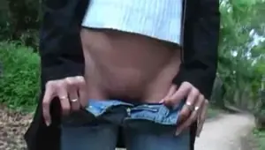 VIDEOTEENAGE 18 yo sabrina nude in public place