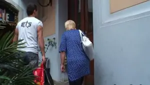 GRANNYBET He easily seduces old grandma