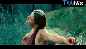 Adele Exarchopoulos Sexy Scene in The Five Devils