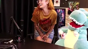 They said she didn't have sex, so she asked who would eat her hot pussy, showing then Dracaryssg