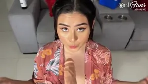 POV ASMR Masajista cachonda te hace un domicilio.