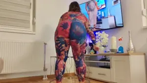 Body Art Naked HouseWife