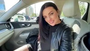 Passers by do not allow a normal blowjob in the car