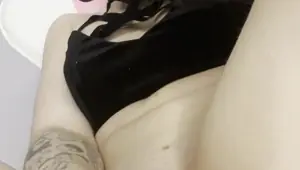 I masturbate my pusssy until squirt